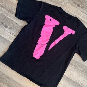 VLONE FRIENDS - V LOGO TEE (BLACK/PINK)